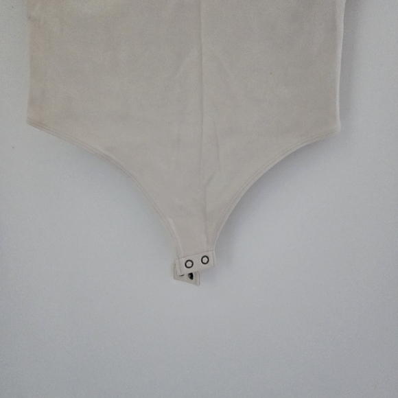 Express Shoulder Padded Bodysuit with Plunging Low Sides - Picture 2 of 6